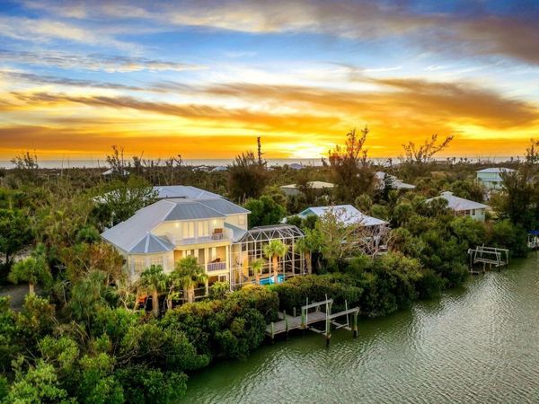 5810 Pine Tree Dr, Sanibel, FL 33957