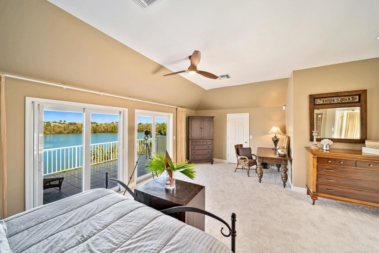 5810 Pine Tree Dr, Sanibel, FL 33957 Photo