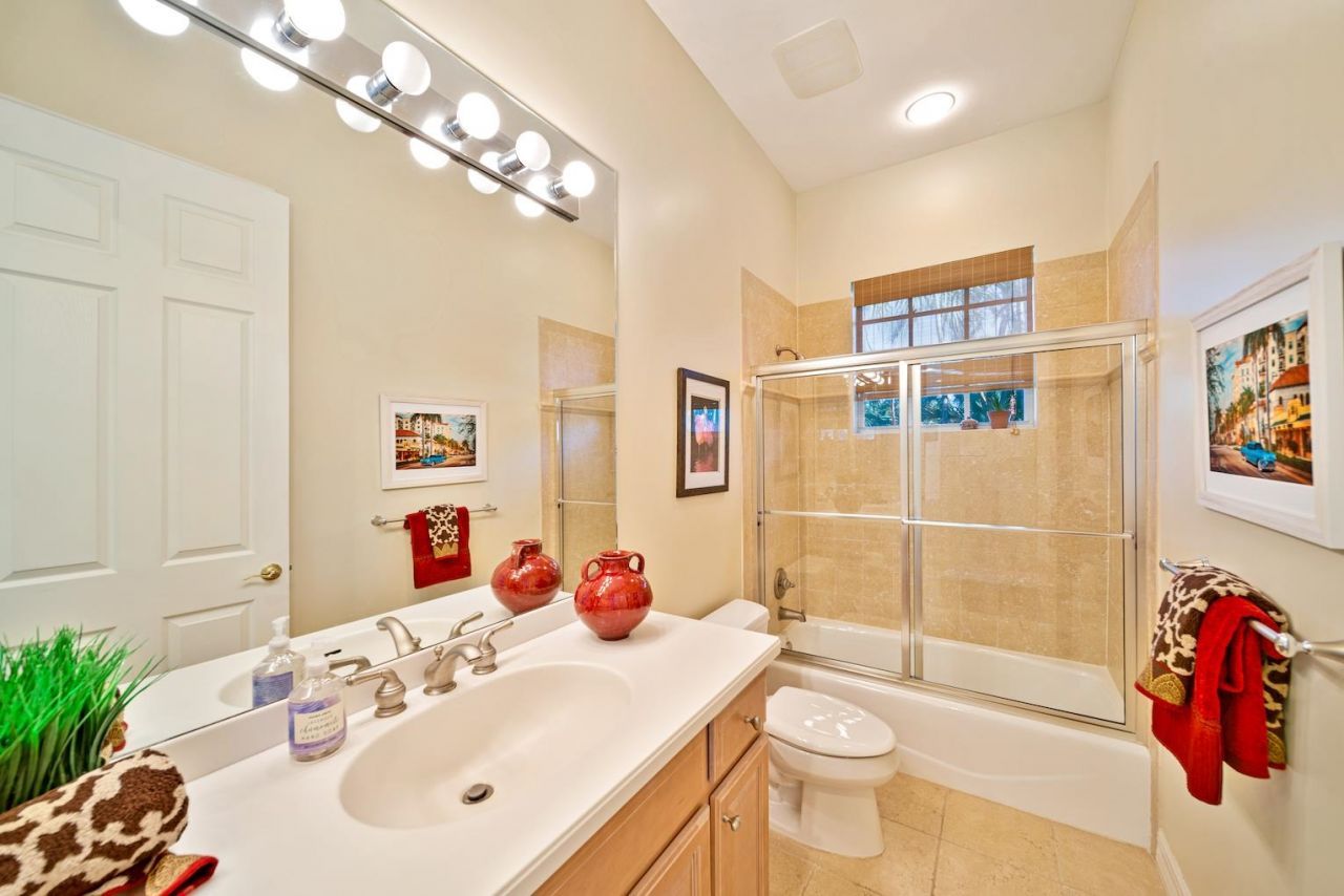 5810 Pine Tree Dr, Sanibel, FL 33957 Photo