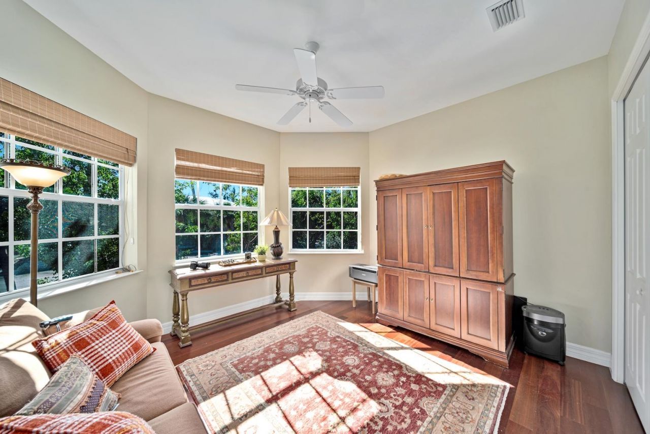 5810 Pine Tree Dr, Sanibel, FL 33957 Photo