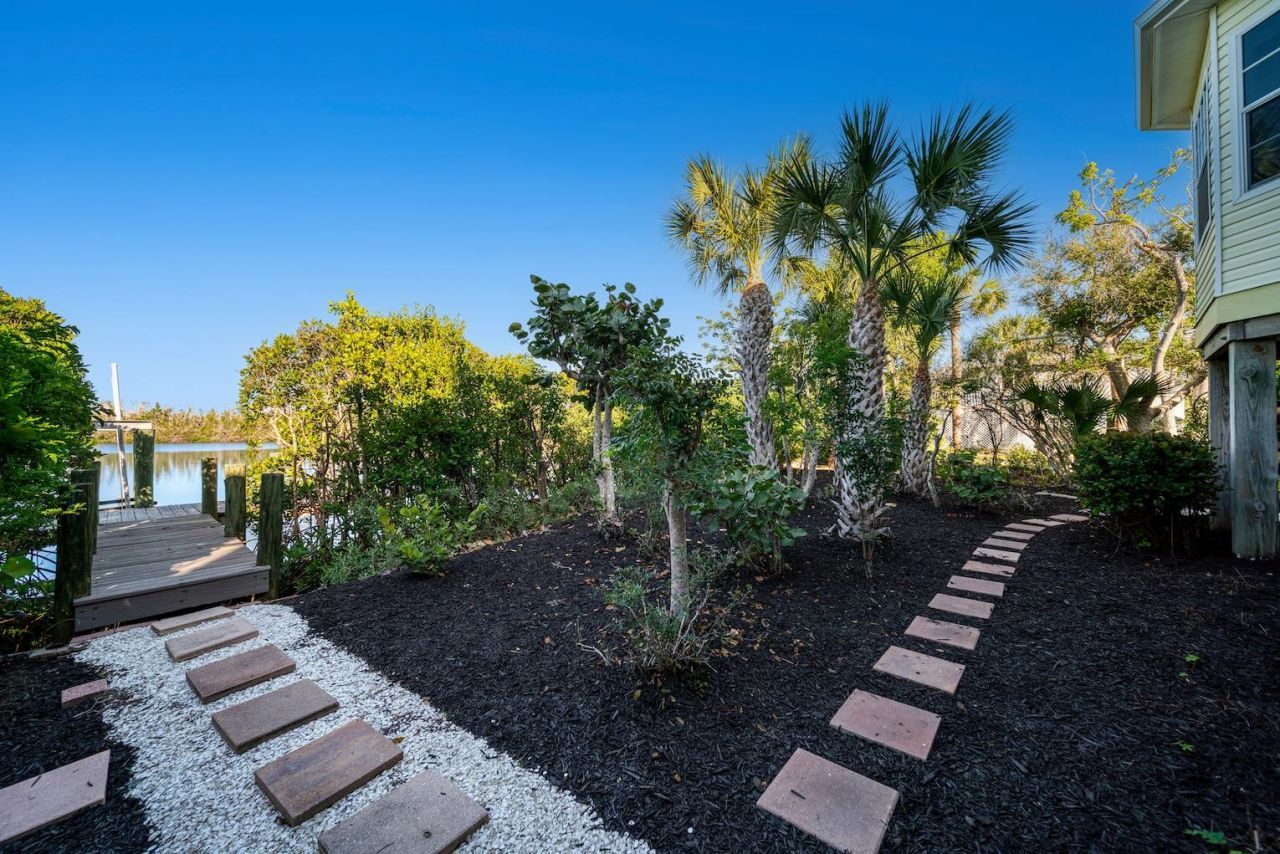 5810 Pine Tree Dr, Sanibel, FL 33957 Photo