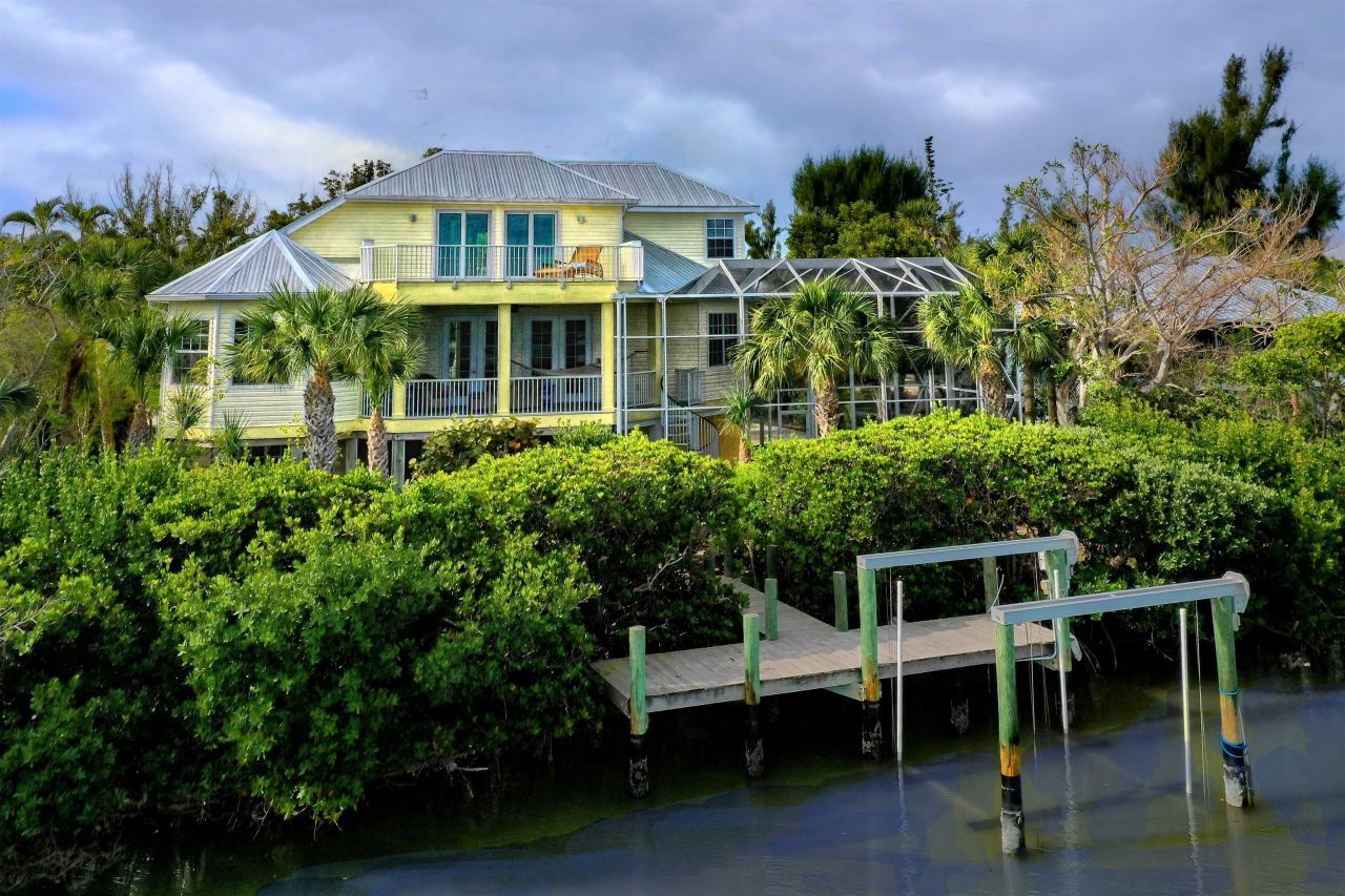 5810 Pine Tree Dr, Sanibel, FL 33957 Photo