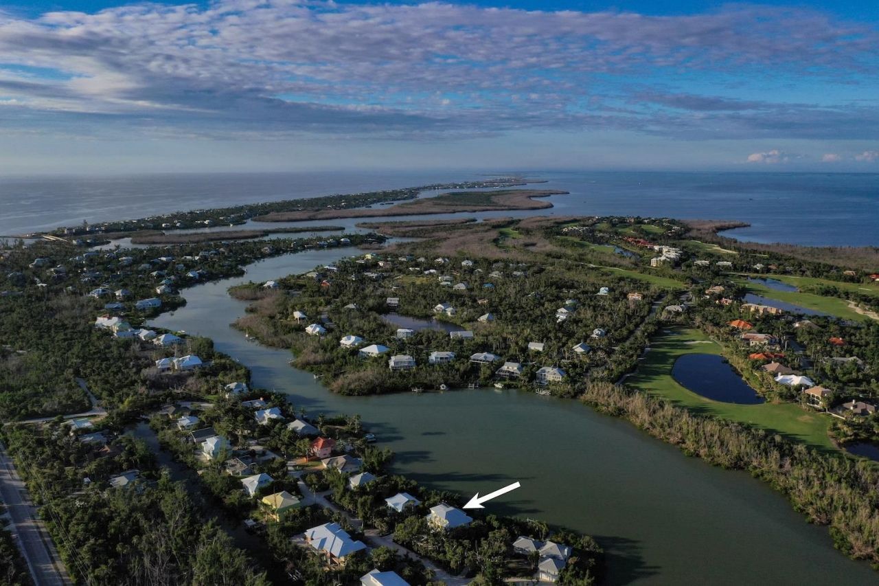 5810 Pine Tree Dr, Sanibel, FL 33957 Photo