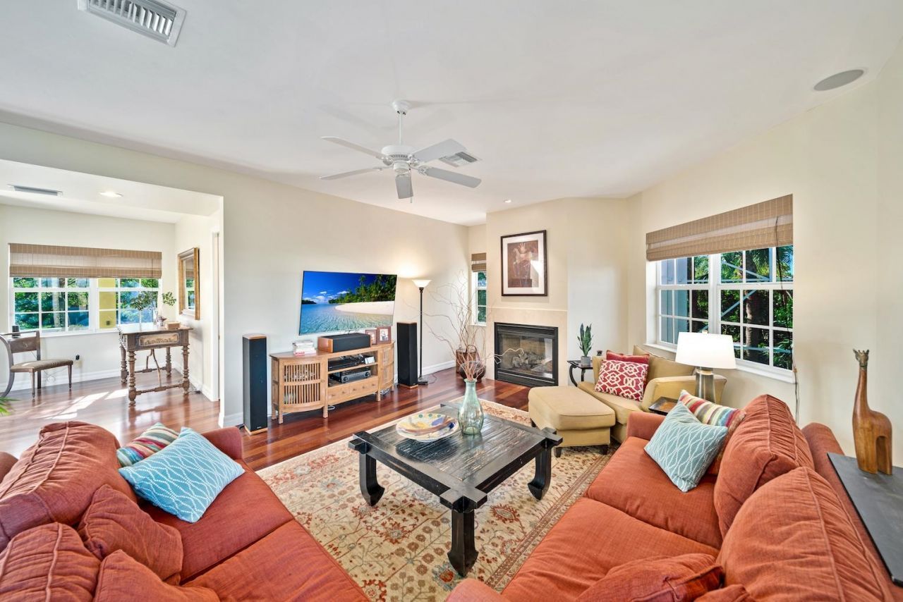 5810 Pine Tree Dr, Sanibel, FL 33957 Photo