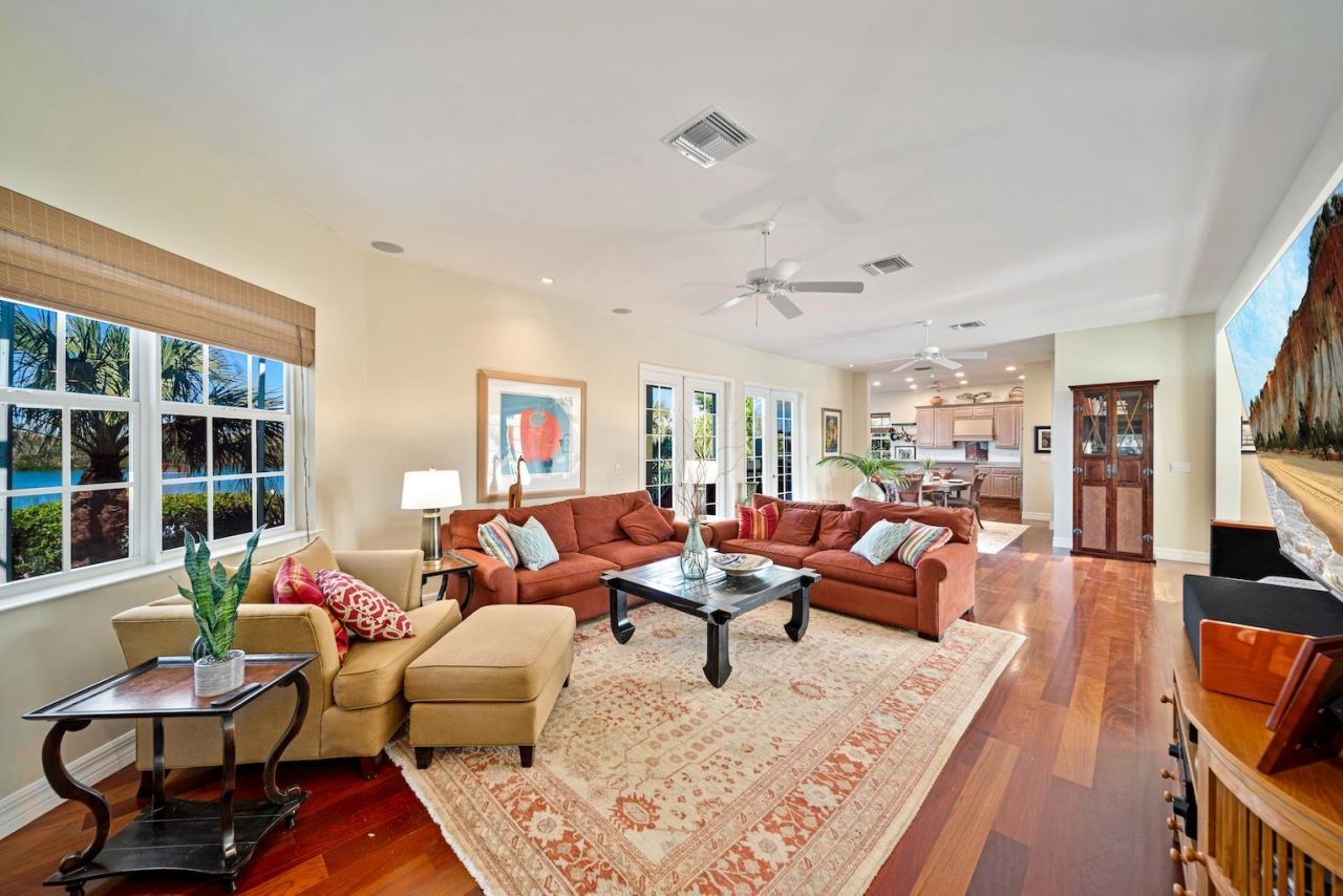 5810 Pine Tree Dr, Sanibel, FL 33957 Photo