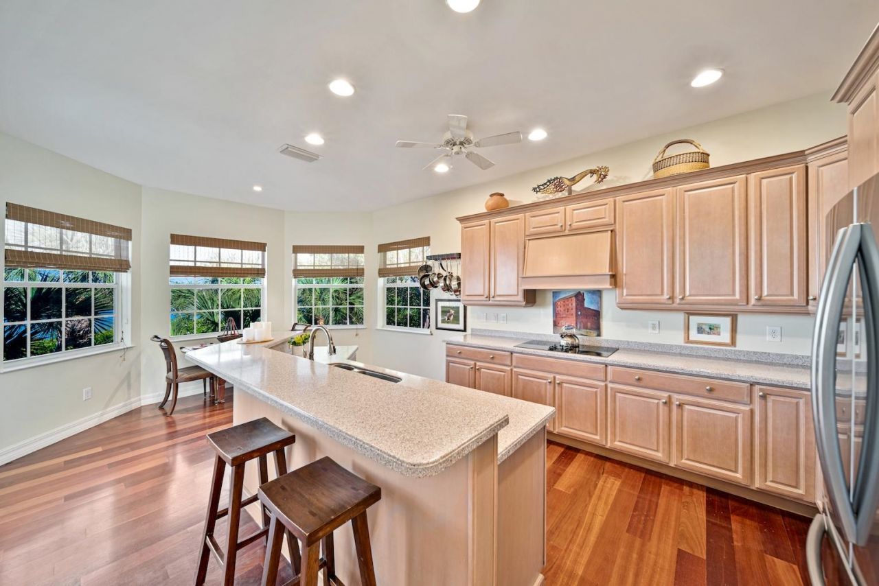 5810 Pine Tree Dr, Sanibel, FL 33957 Photo