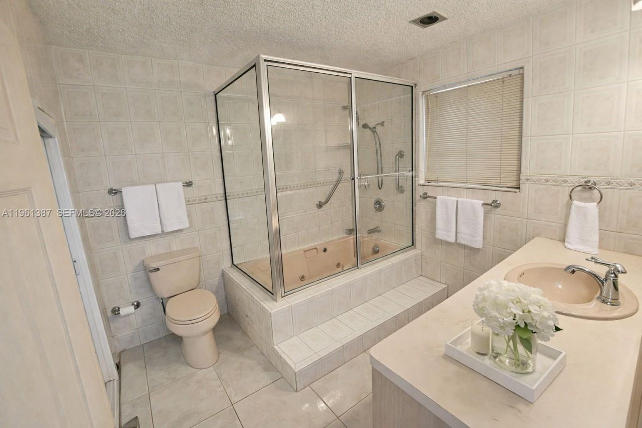 3241 NW 40th St, Lauderdale Lakes, FL 33309 Photo