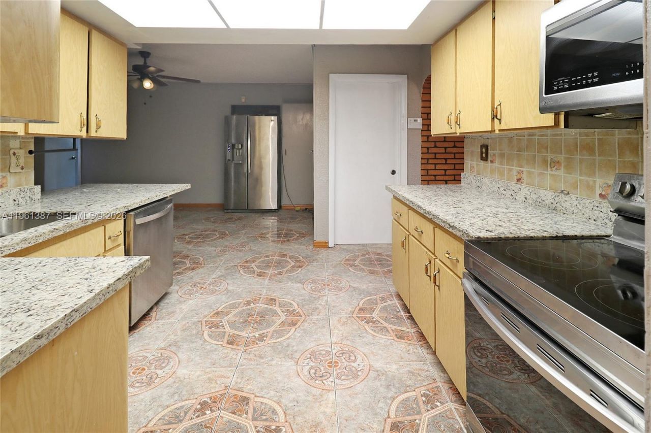 3241 NW 40th St, Lauderdale Lakes, FL 33309 Photo