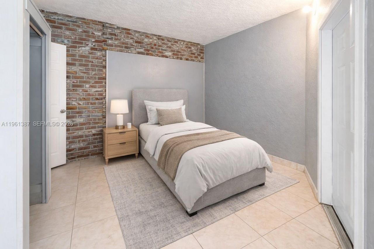 3241 NW 40th St, Lauderdale Lakes, FL 33309 Photo