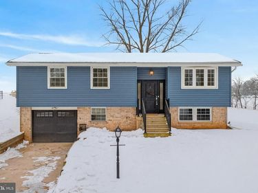 39 1ST STREET, WINDSOR, PA 17366