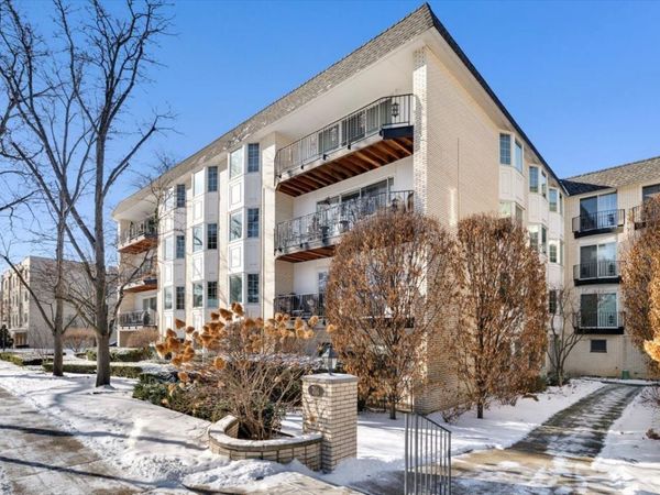701 Ridge Road, Unit 2B, Wilmette, IL 60091