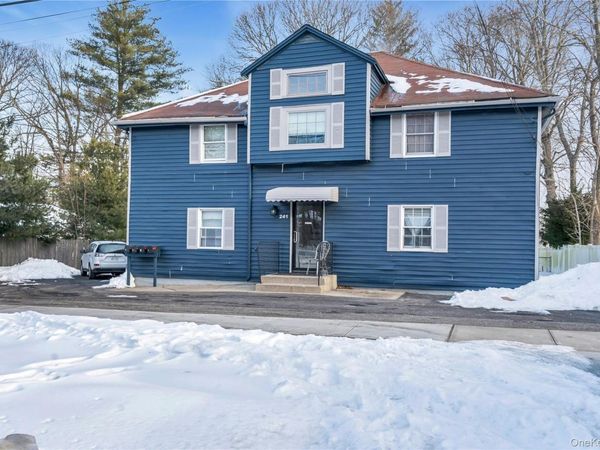 241 Rosevale Avenue, Ronkonkoma, NY 11779