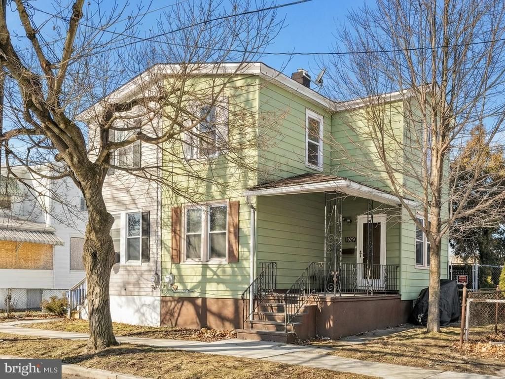 1013 W 5th Street W, Florence, NJ 08518 Main Photo