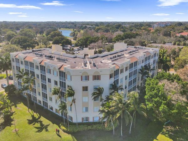 3600 Oaks Clubhouse Dr, Unit 408, Pompano Beach, FL 33069