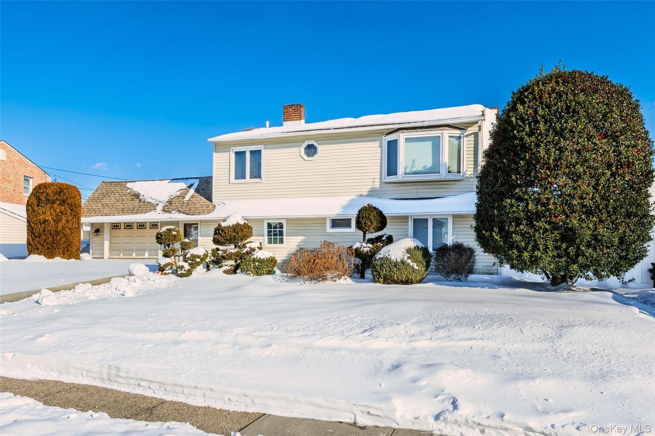 43 Wildflower Lane, Wantagh, NY 11793 Main Photo