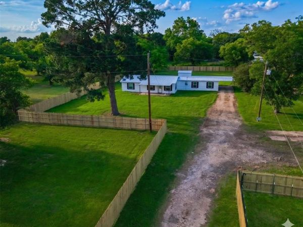 444 Lcr 466, Mexia, TX 76667