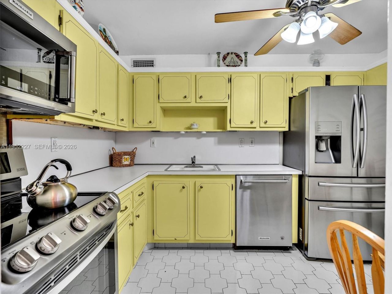 3675 N Country Club Dr, Unit 409, Aventura, FL 33180 Photo