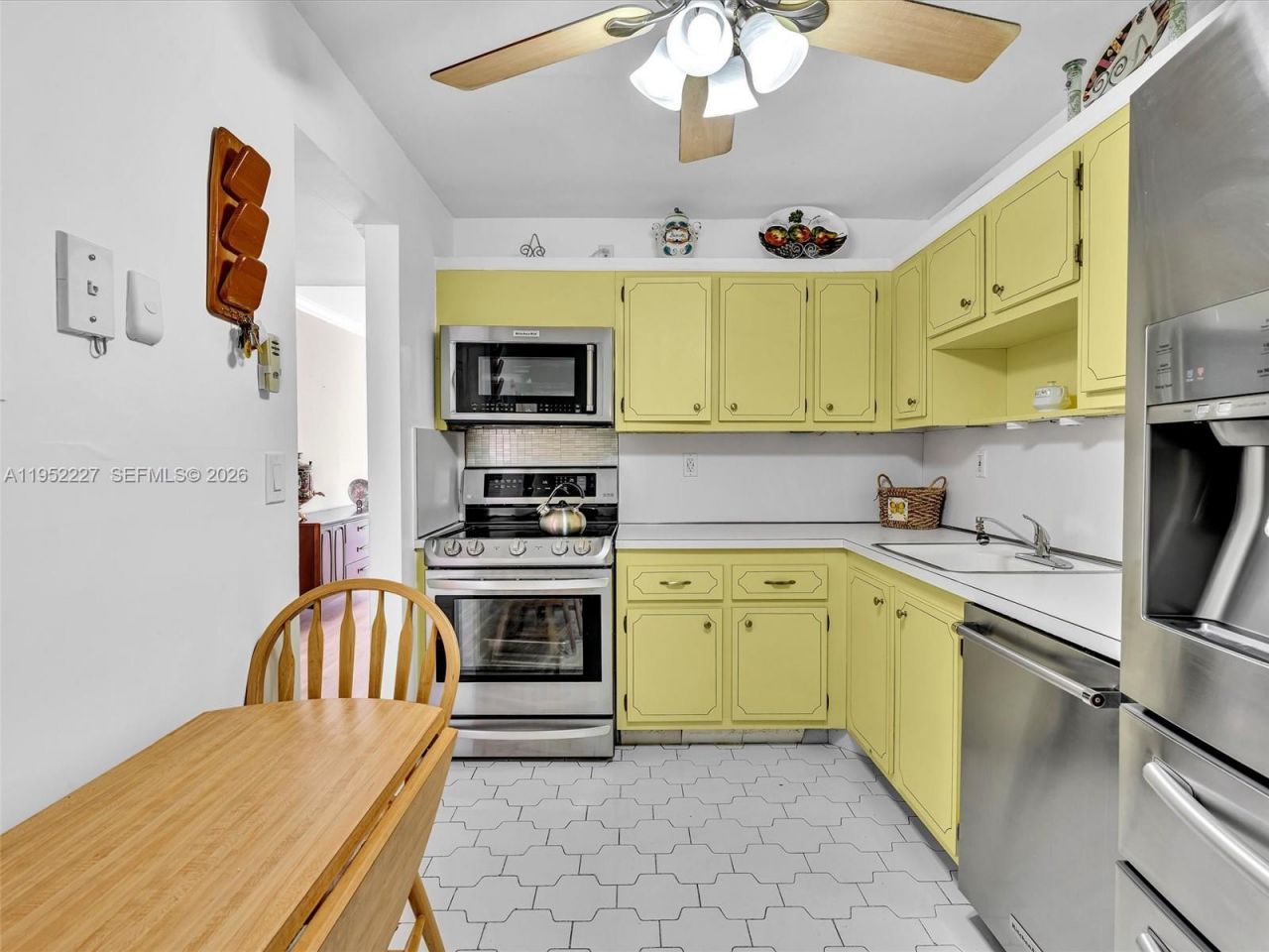 3675 N Country Club Dr, Unit 409, Aventura, FL 33180 Photo