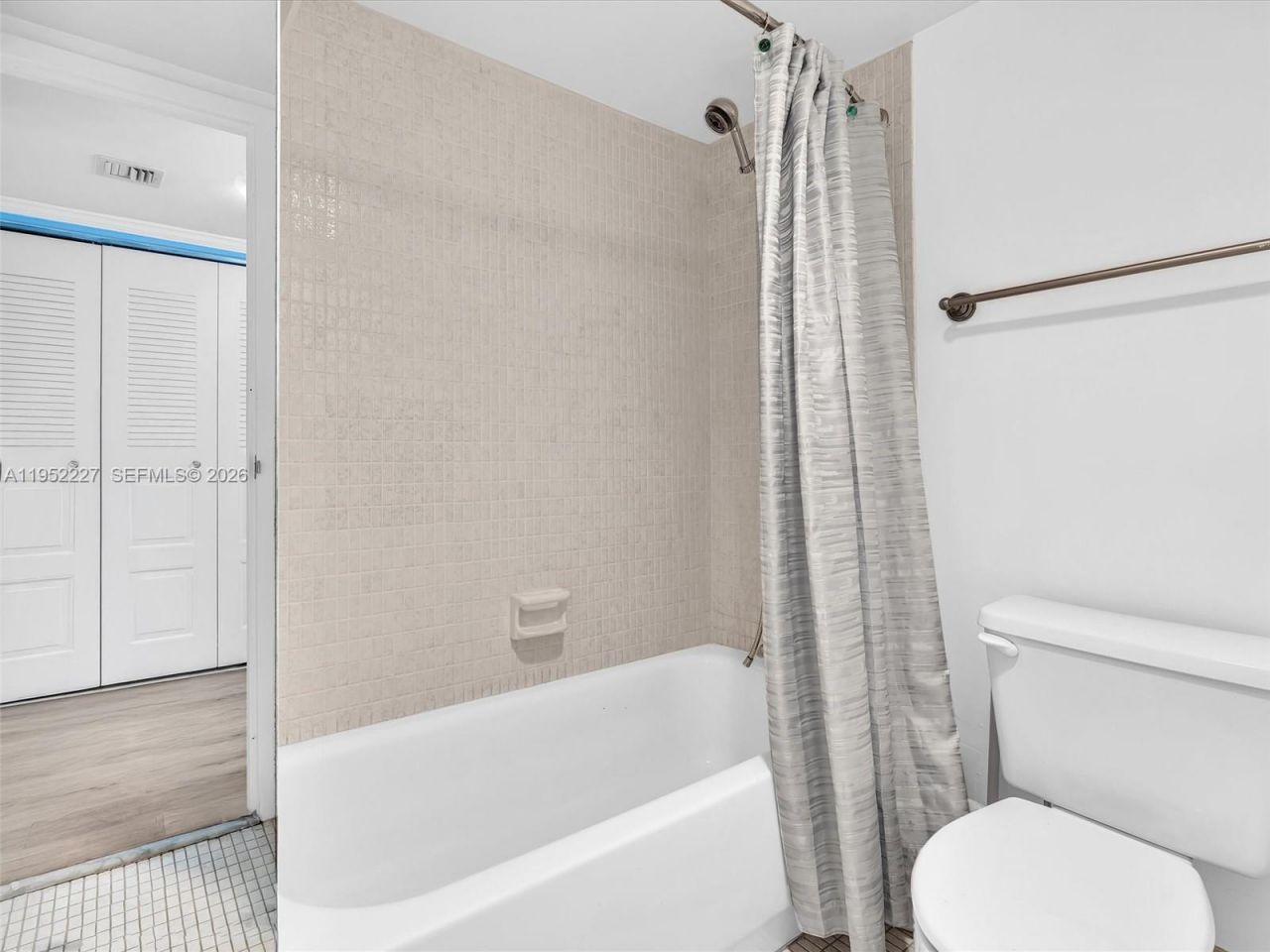 3675 N Country Club Dr, Unit 409, Aventura, FL 33180 Photo