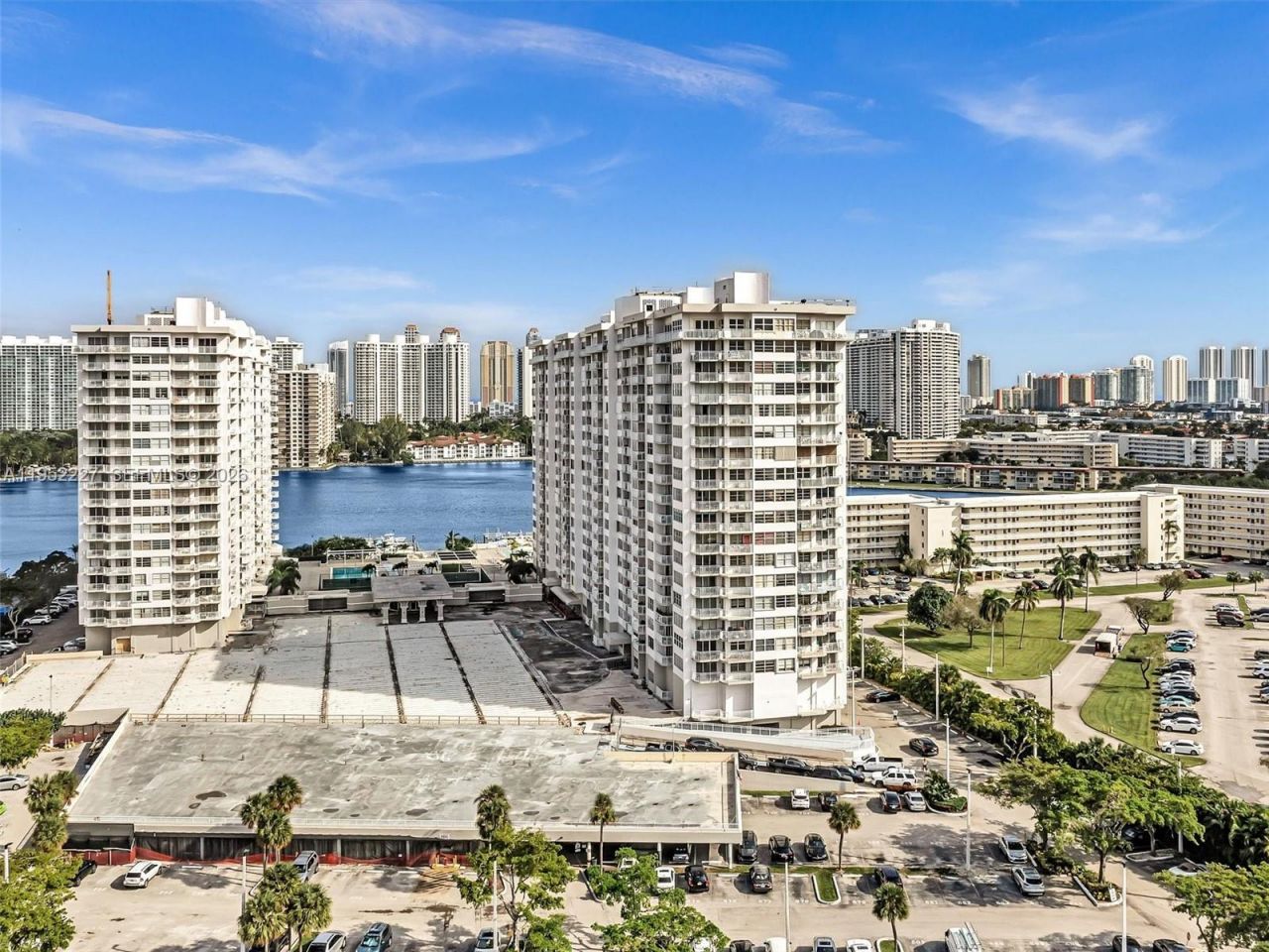 3675 N Country Club Dr, Unit 409, Aventura, FL 33180 Photo