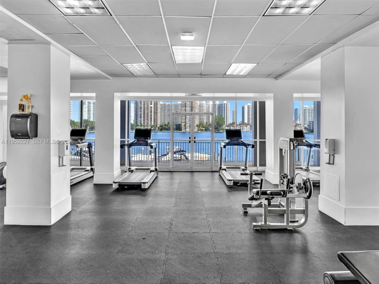 3675 N Country Club Dr, Unit 409, Aventura, FL 33180 Photo