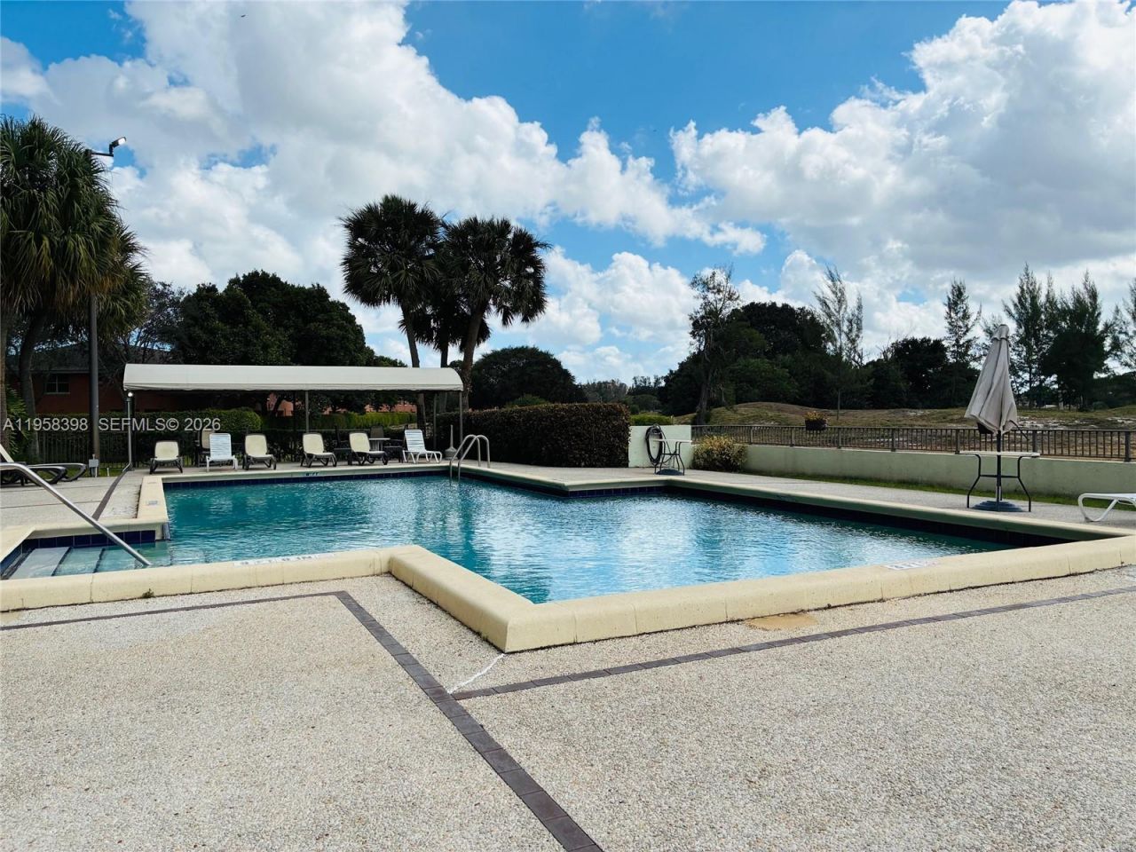 7050 NW 44th St, Unit 708, Lauderhill, FL 33319 Photo