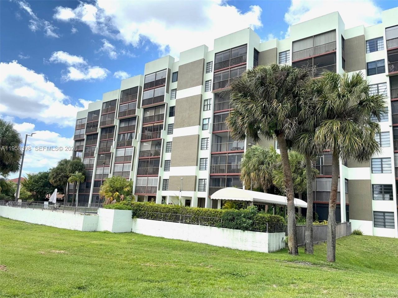 7050 NW 44th St, Unit 708, Lauderhill, FL 33319 Photo