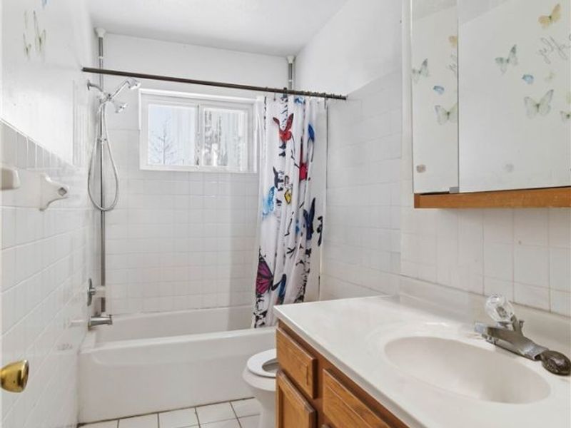 4889 Banbury Court, Unit 13, Warrensville Heights, OH 44128 Photo 12