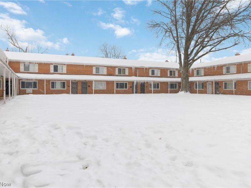 4889 Banbury Court, Unit 13, Warrensville Heights, OH 44128 Photo 2