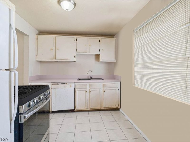 4889 Banbury Court, Unit 13, Warrensville Heights, OH 44128 Photo 4