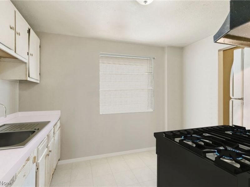 4889 Banbury Court, Unit 13, Warrensville Heights, OH 44128 Photo 5