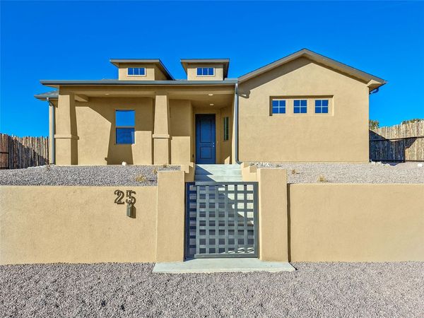 25 Flower Garland , Santa Fe, NM 87508