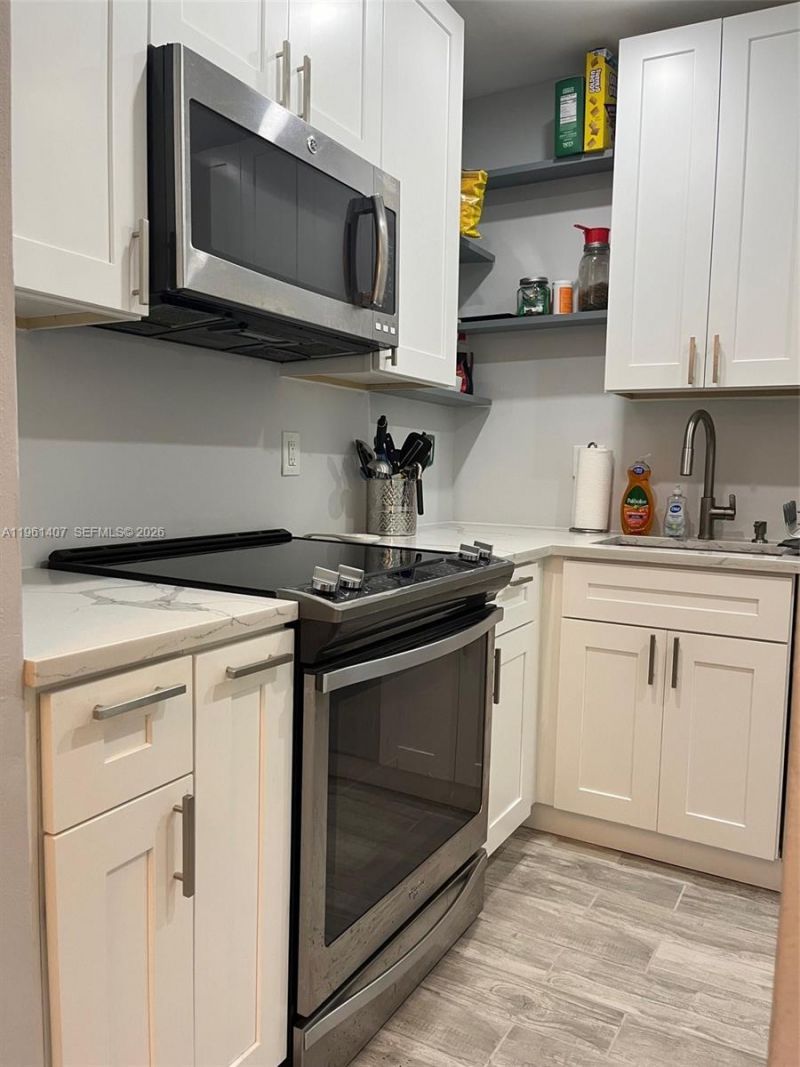 700 Layne Blvd, Unit 124, Hallandale Beach, FL 33009 Photo