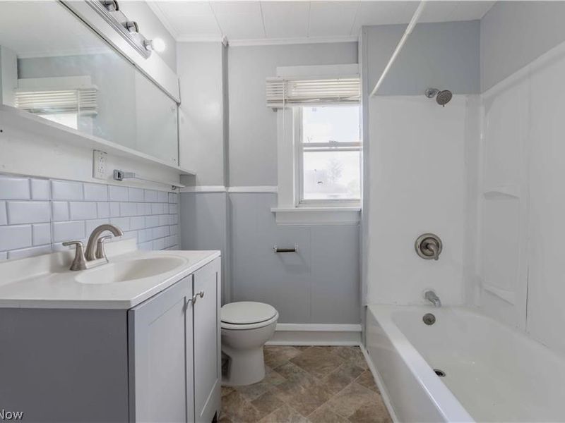 897 Peckham Street, Akron, OH 44320 Photo 6