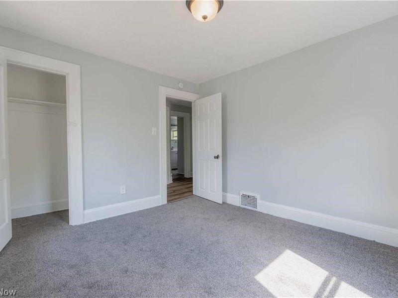 897 Peckham Street, Akron, OH 44320 Photo 8