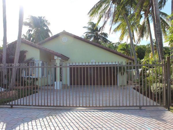 4465 SW 38th Ter, Dania Beach, FL 33312