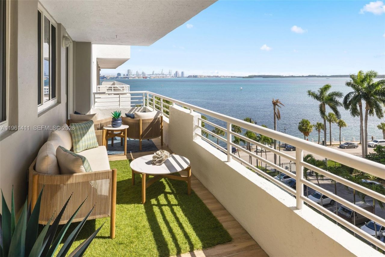 1402 Brickell Bay Dr , Unit 603, Miami, FL 33131 Photo