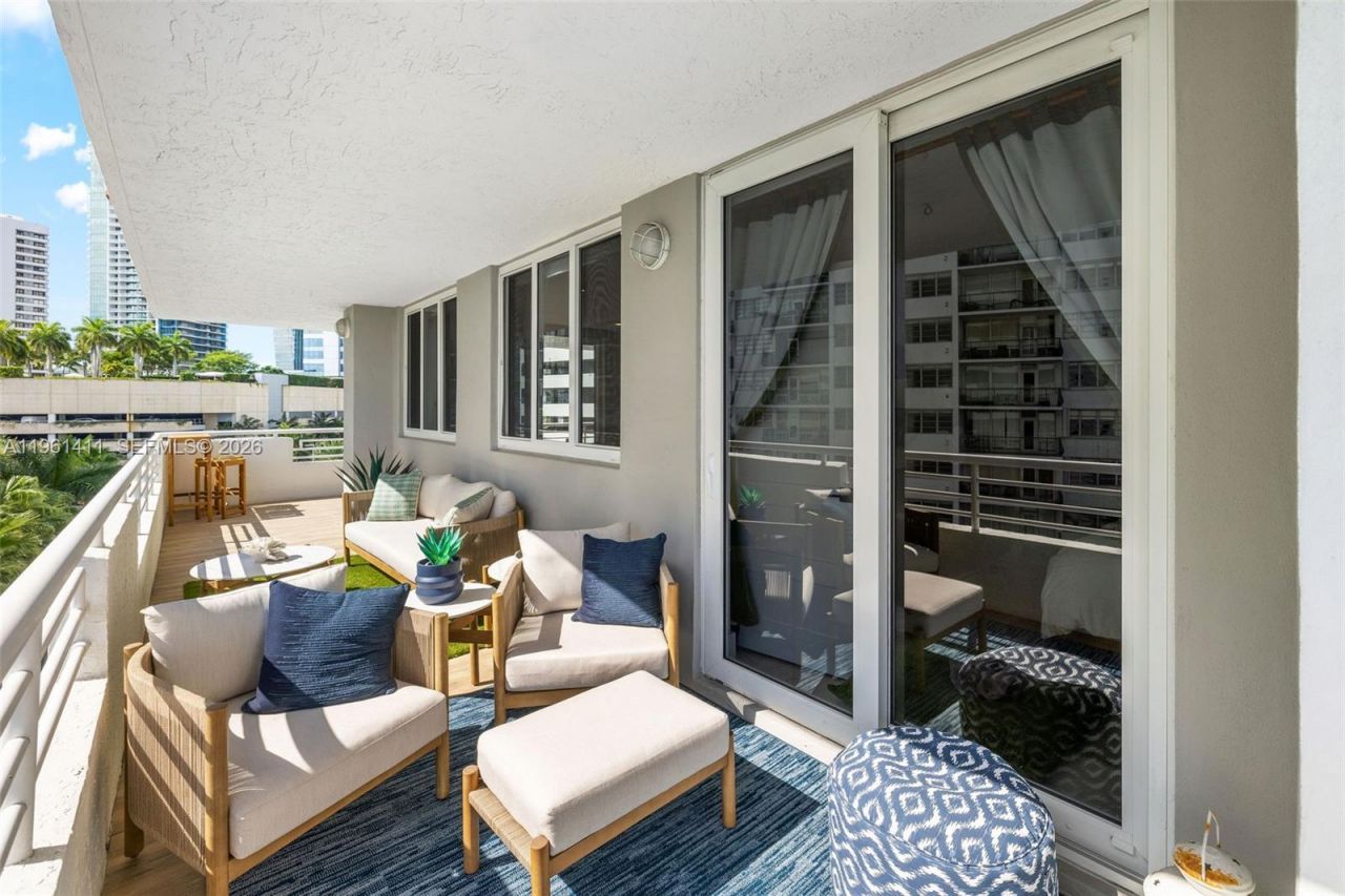 1402 Brickell Bay Dr , Unit 603, Miami, FL 33131 Photo