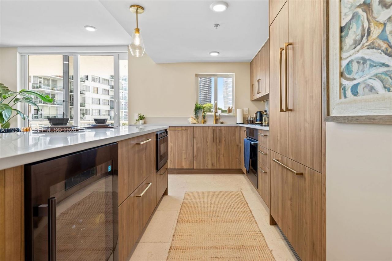 1402 Brickell Bay Dr , Unit 603, Miami, FL 33131 Photo