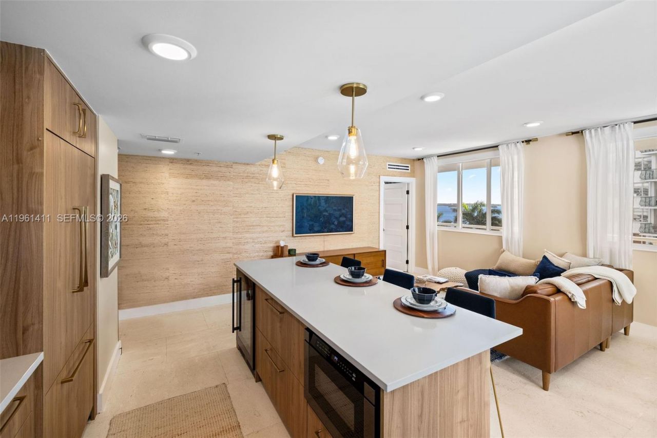 1402 Brickell Bay Dr , Unit 603, Miami, FL 33131 Photo