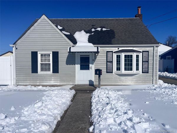 3 Birch Court E, East Farmingdale, NY 11735