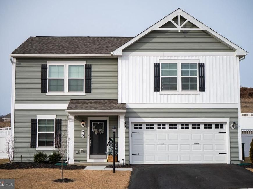 25 Natures Way Circle, New Oxford, PA 17350 Main Photo