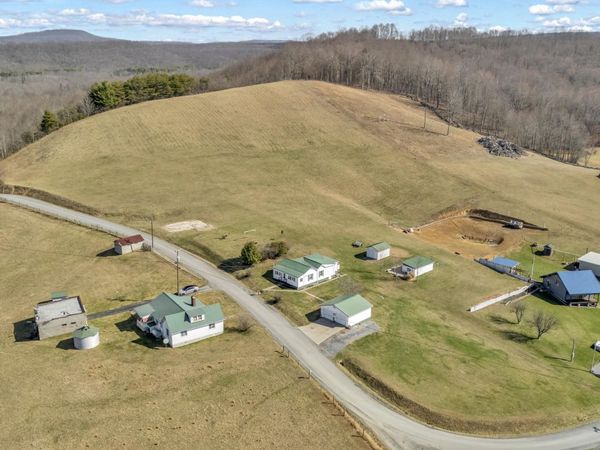 1747 Backus Mountain Rd, Meadow Bridge, WV 25976