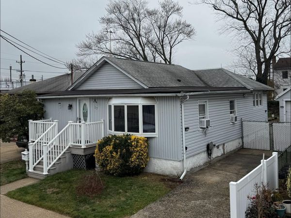 17 Litchfield AV #1 Avenue , Elmont, NY 11003