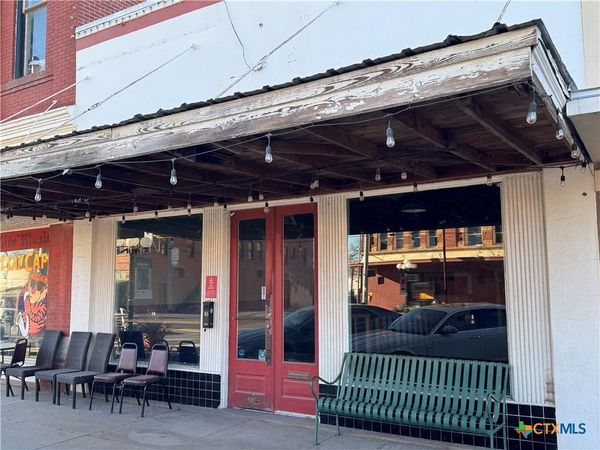 303 Main Street , Smithville, TX 78957