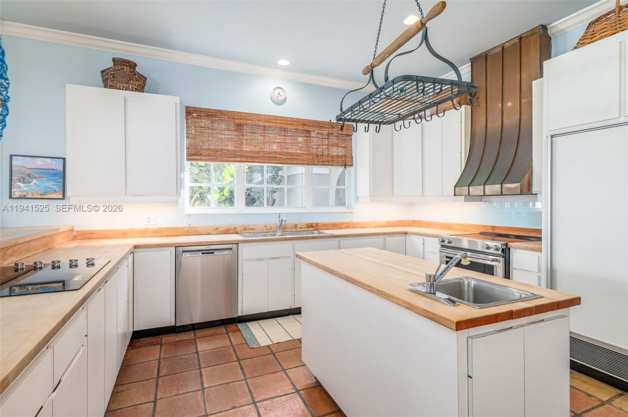 21 S Beach Rd, Jupiter Island, FL 33455 Photo