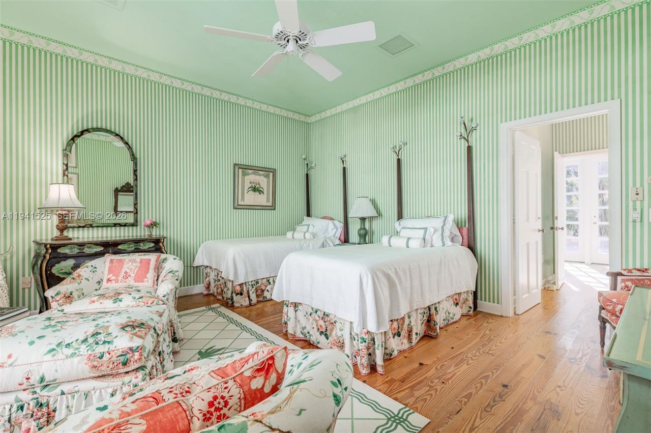 21 S Beach Rd, Jupiter Island, FL 33455 Photo