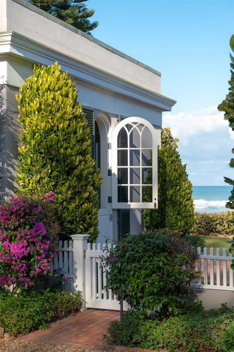 21 S Beach Rd, Jupiter Island, FL 33455 Photo