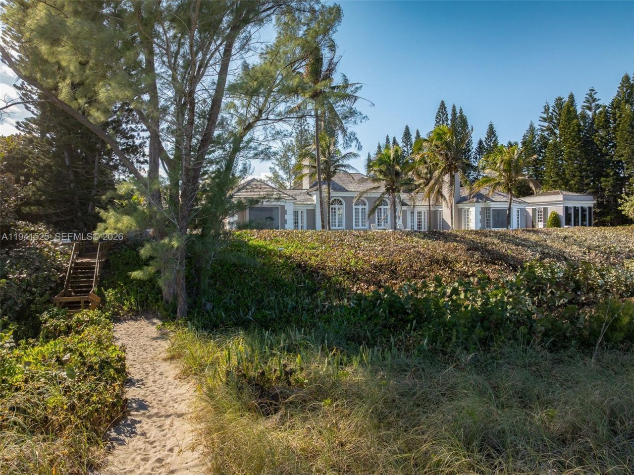 21 S Beach Rd, Jupiter Island, FL 33455 Photo