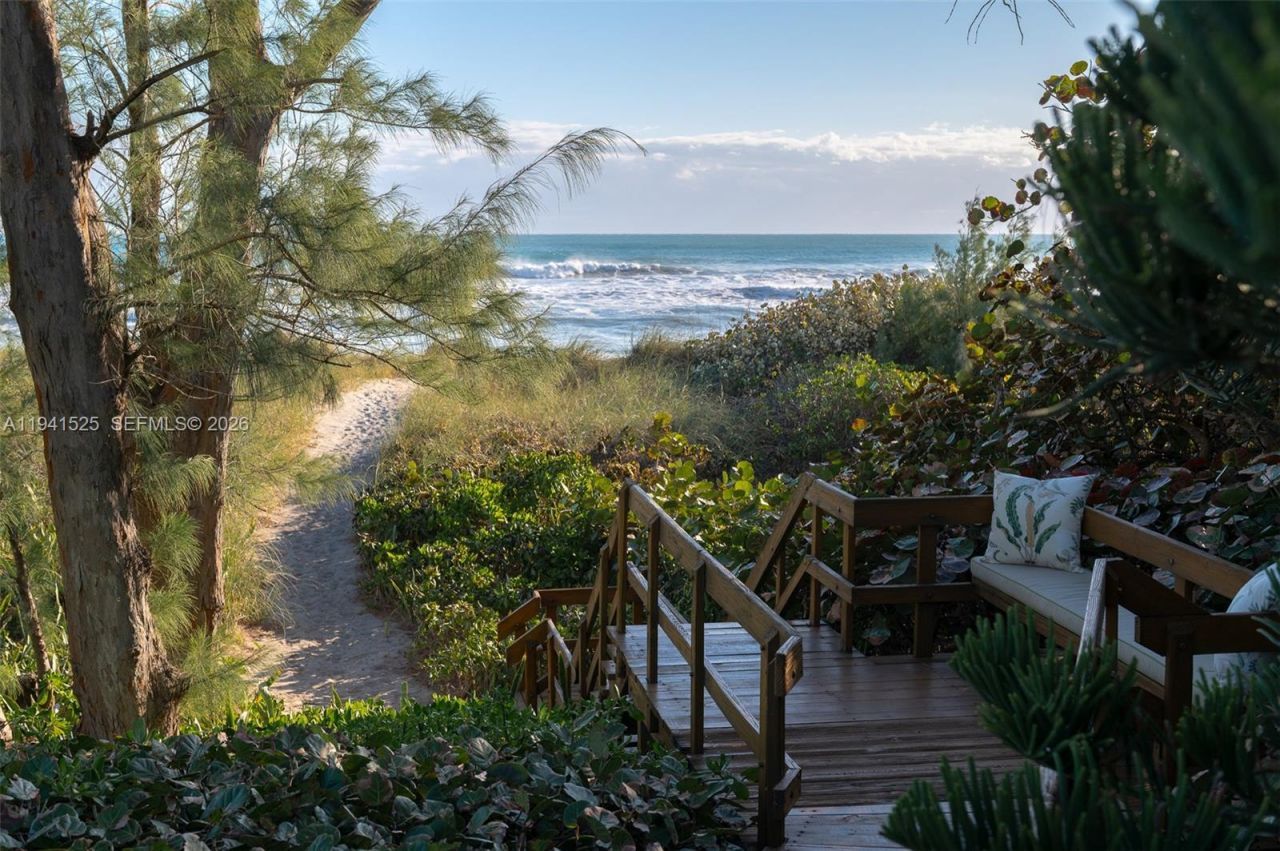 21 S Beach Rd, Jupiter Island, FL 33455 Photo